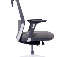 Scaun Tesla 30.12.62, sezut tapitat, spatar mesh, brate 3D, suport lombar